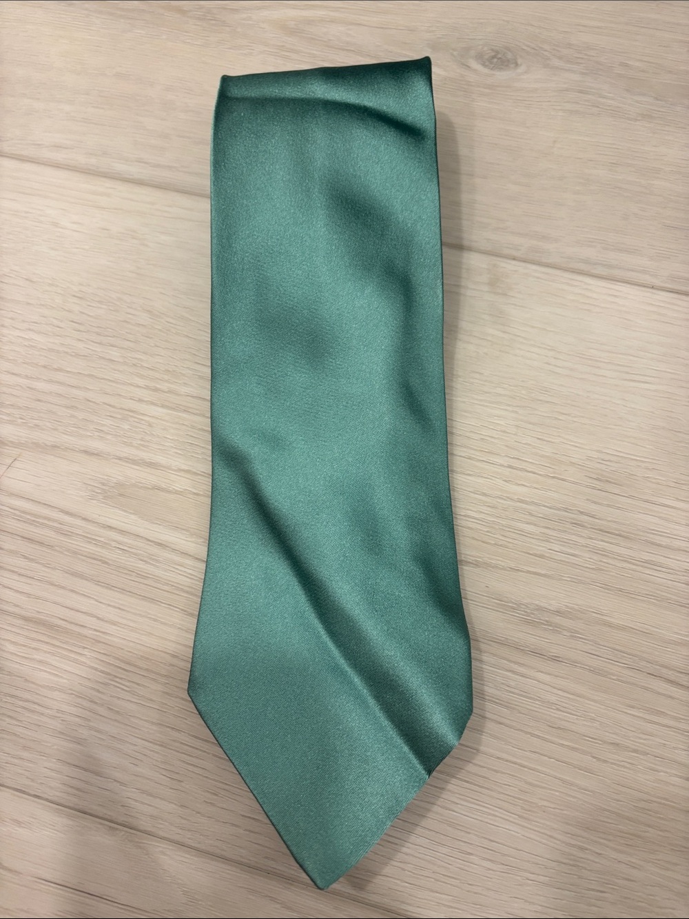 Charvet Classic Men's Satin Tie in Emerald Green